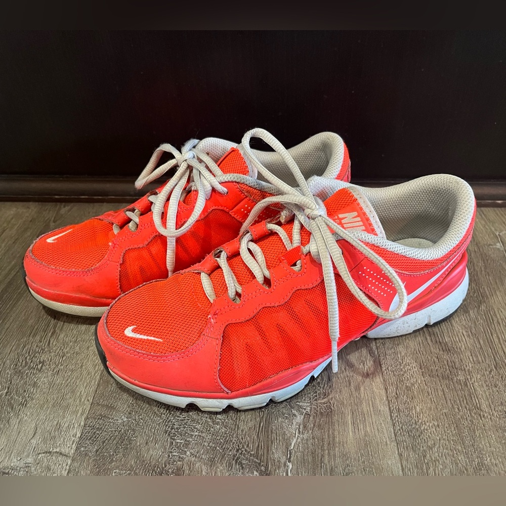 Women’s NIKE Training FlexTR2 Tennis Shoes Bright Orange w/ Gray/White Size 7.5